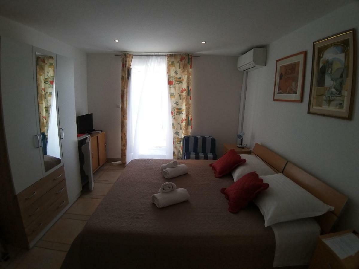 Riva Rooms Bol Exterior foto